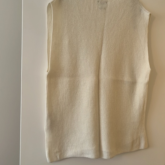 Never worn Massimo Dutti cream sweater vest in M-L - Picture 4 of 8